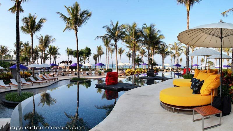 Bali beach clubs: Poolside area with comfy daybeds at W Retreat and Spa