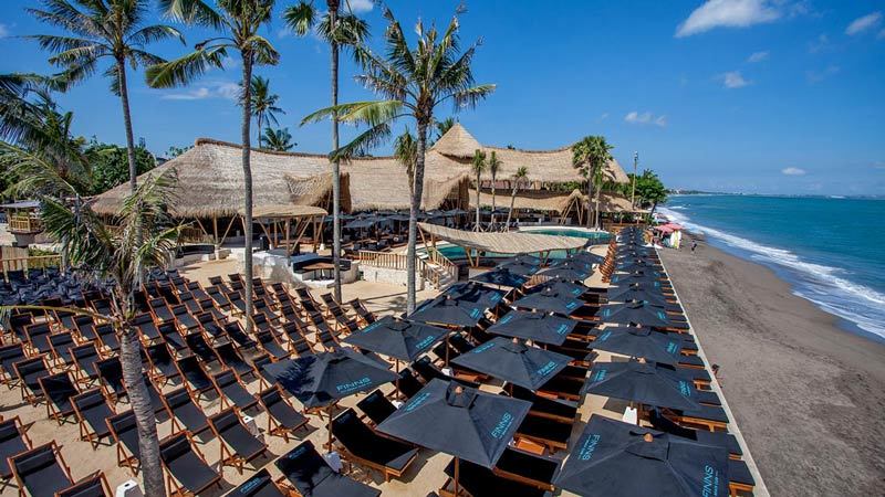 Bali beach clubs: Finn's beach club is right on the beach in Canggu