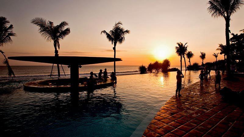 Bali beach clubs: Amazing sunset at Potato Head beach club