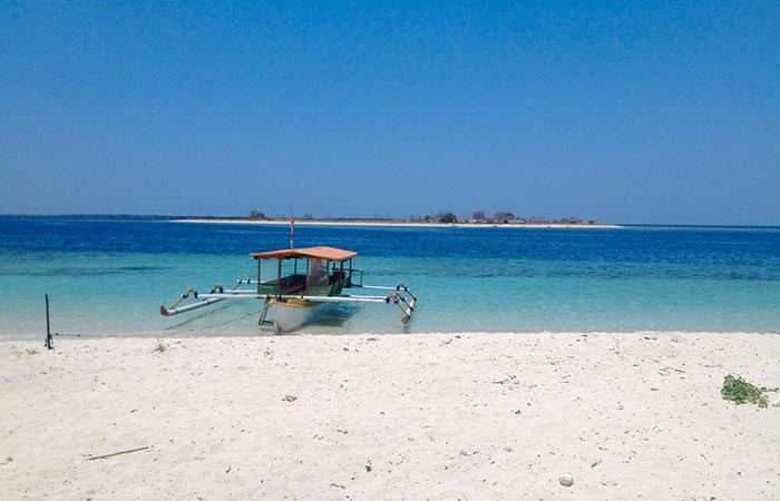 Bali to Gili Islands: Moving between the Gilis and Lombok happens on an island hopping boat