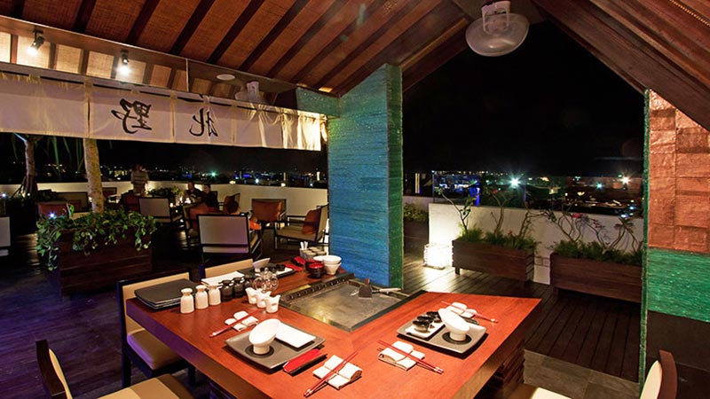 Best bars in Bali: Luna rooftop bar and Teppanyaki corner at L Hotel Seminyak